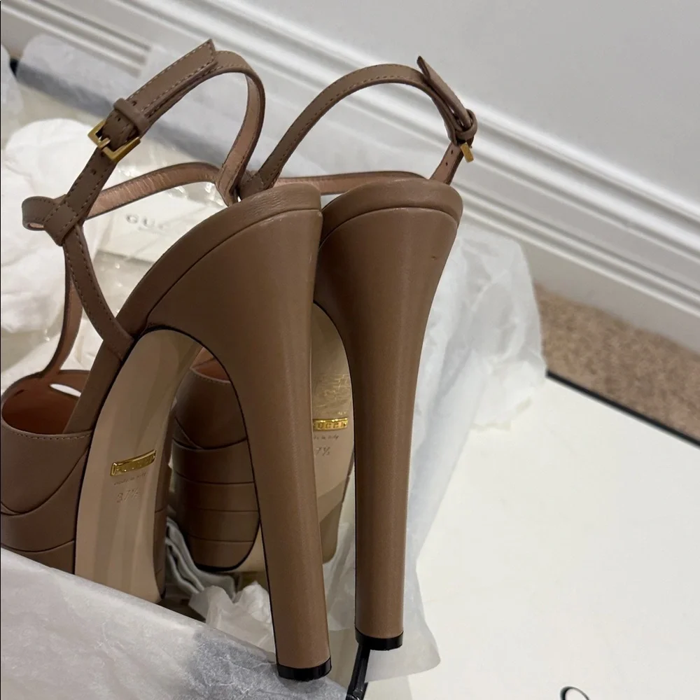 Gucci Taupe Leather Heels Size EU 37.5 Excellent Condition With Box